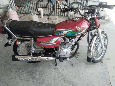 Honda 125 model 2023 zero condition sirf 2500km Chala ha