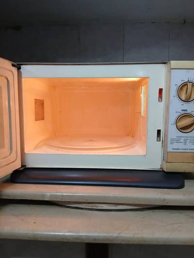 National microwave oven 10 by 10 condition