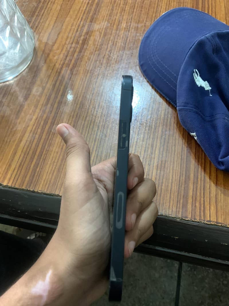 Apple iPhone 12 2