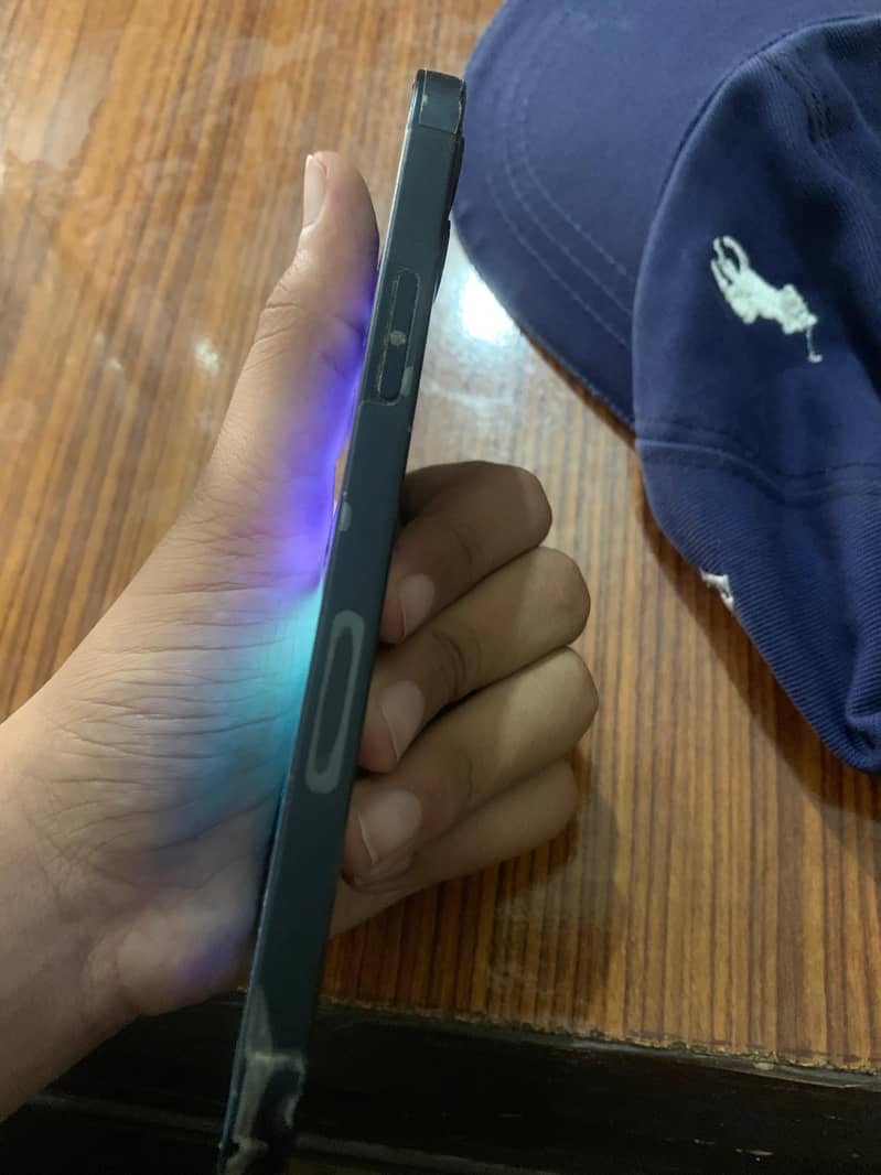 Apple iPhone 12 4