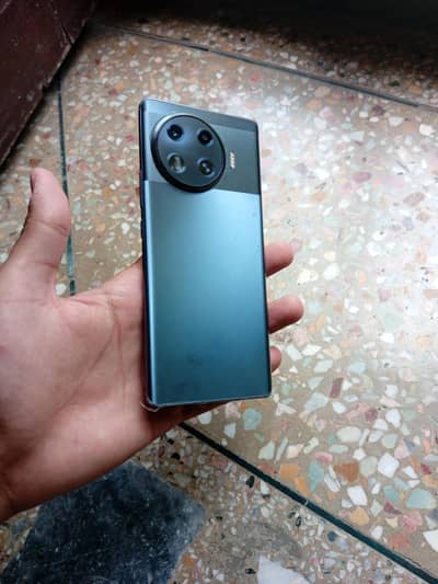 Tecno spark 20 pro plus