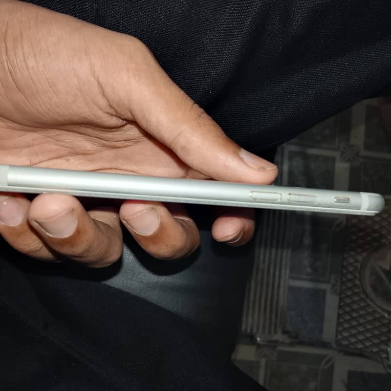 Apple iPhone 7 1