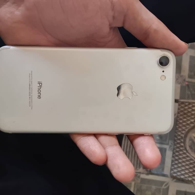 Apple iPhone 7 2
