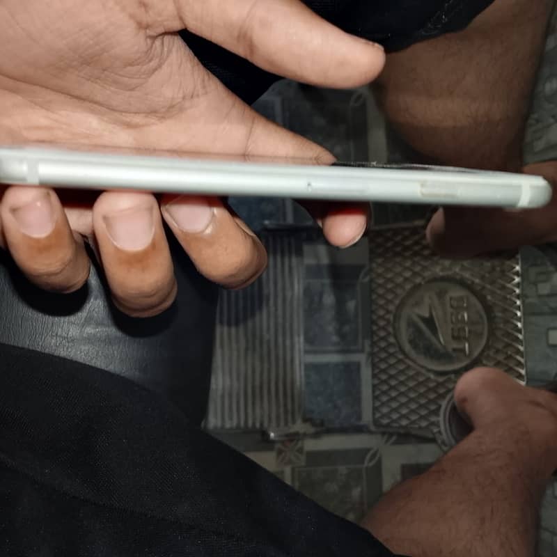 Apple iPhone 7 3