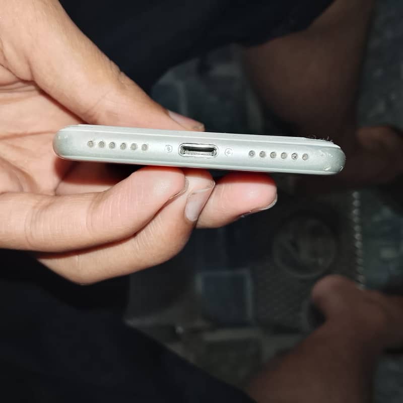 Apple iPhone 7 4