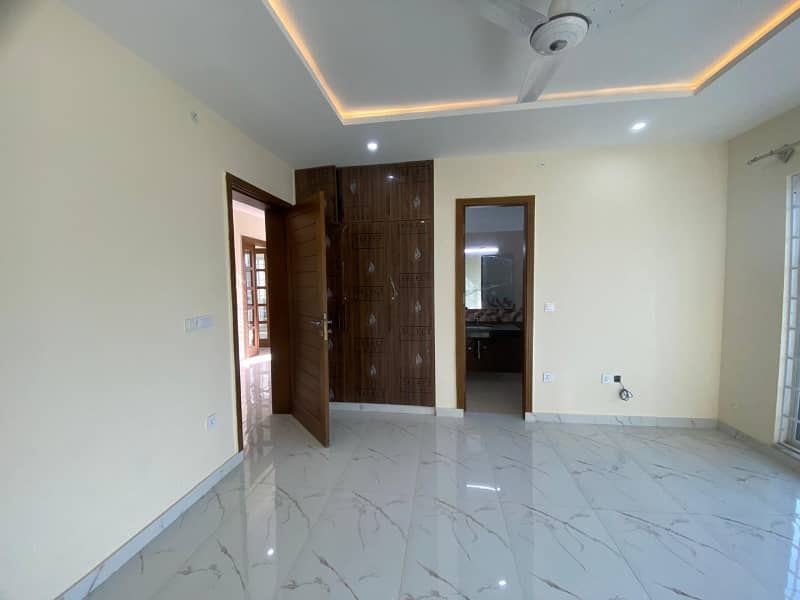 1 Kanal Upper portion 8