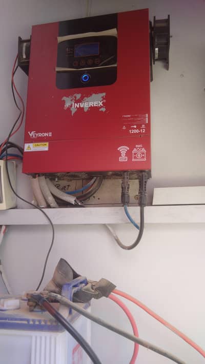 Inverex Veyron ii 1.2 KW. Hybrid solar inverter - Excellent condition