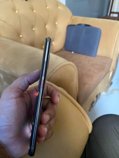Full Lush Condition 10/10 hai Koi Dot ya shade ni hai All ok hai