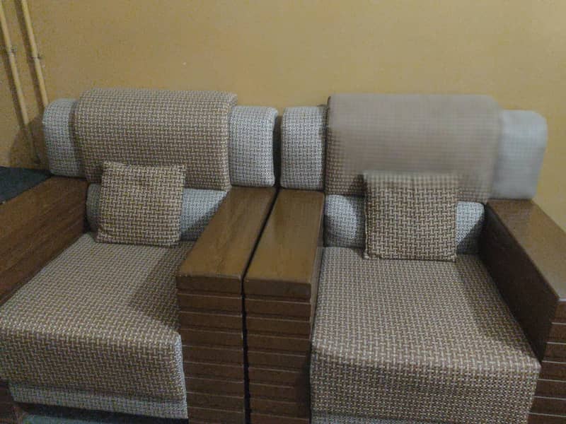 5 seated sofa 1
