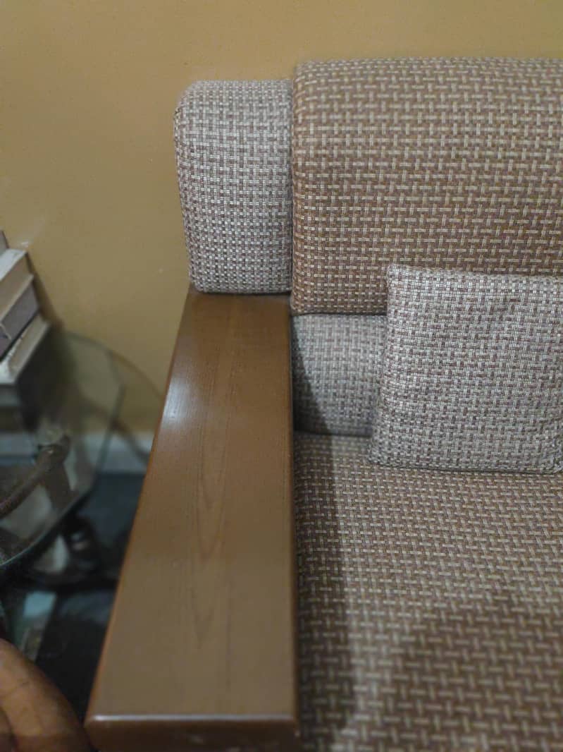 5 seated sofa 3