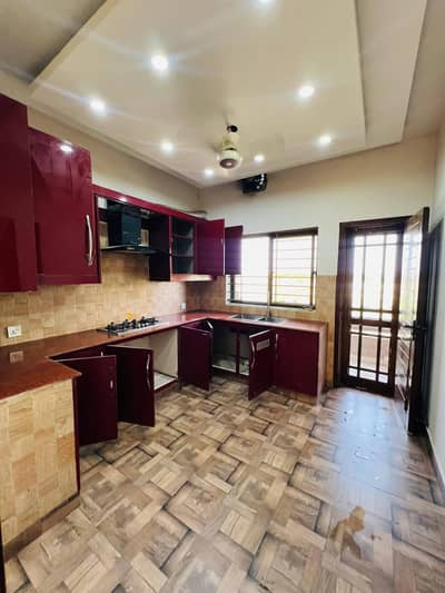 A BEAUTIFUL 14 MARLA UPPER PORTION FOR RENT