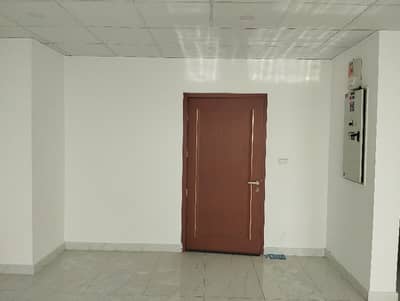 Unoccupied Office Of 1300 Square Feet Is Available For Sale In Gulberg