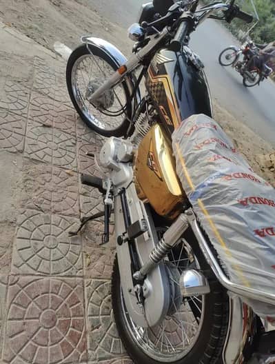 good condition new bike 10000 km by number 03203602937