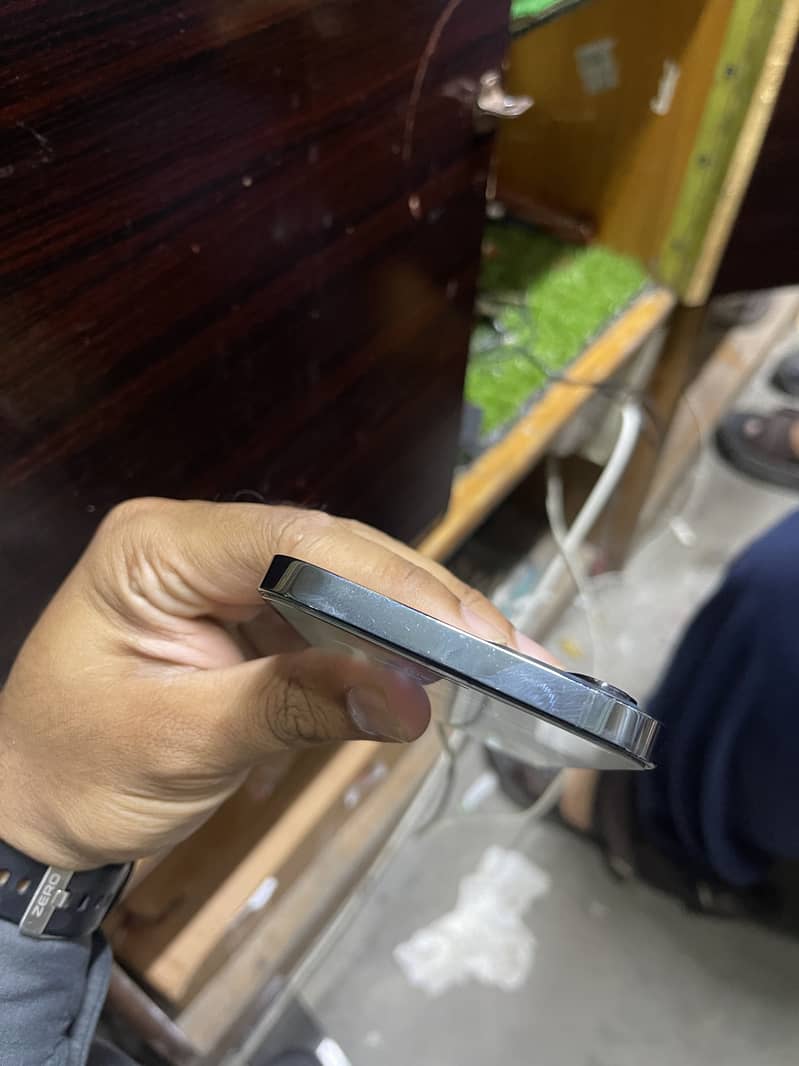 Iphone 12 pro max 2