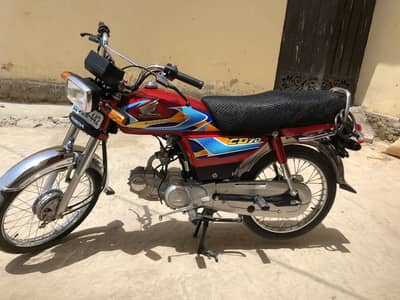 Honda 70cc bike for sale best new condition 1 month use for urgent sal