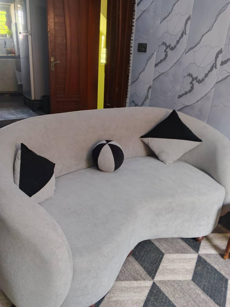5 seater sofa 0