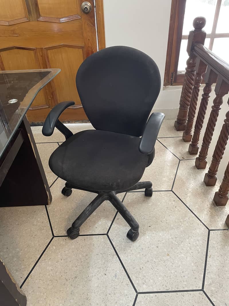 Office table plus chair 0