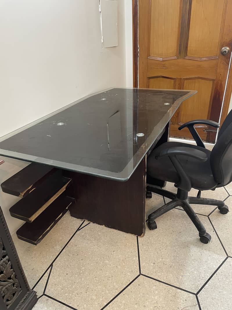 Office table plus chair 6