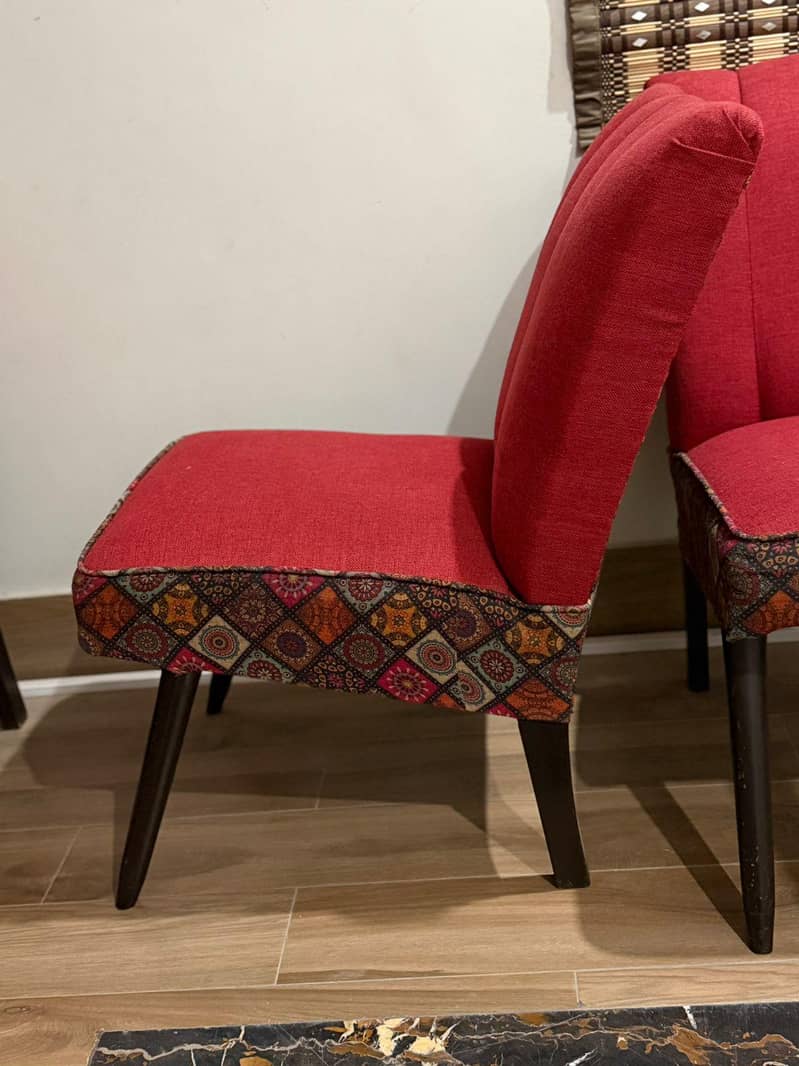 Multiple sofas and chairs 3