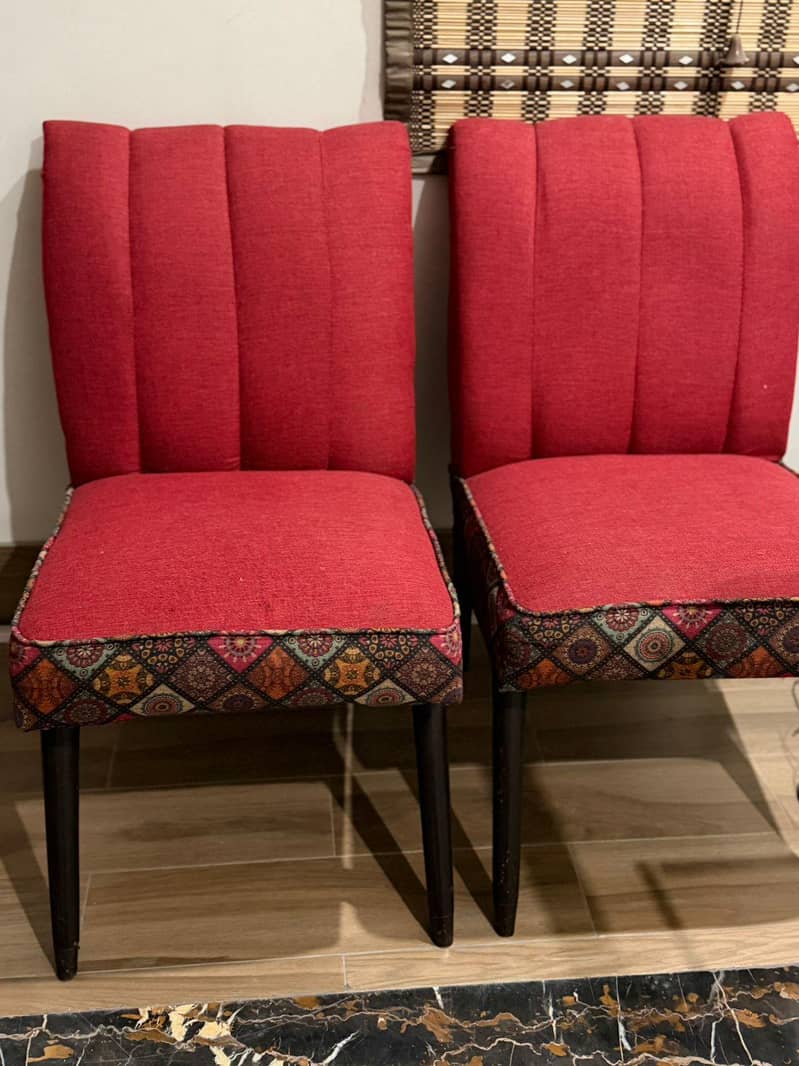 Multiple sofas and chairs 4