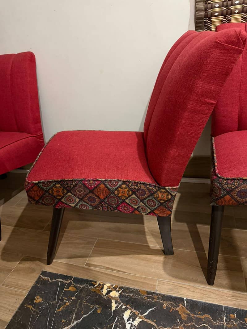 Multiple sofas and chairs 7