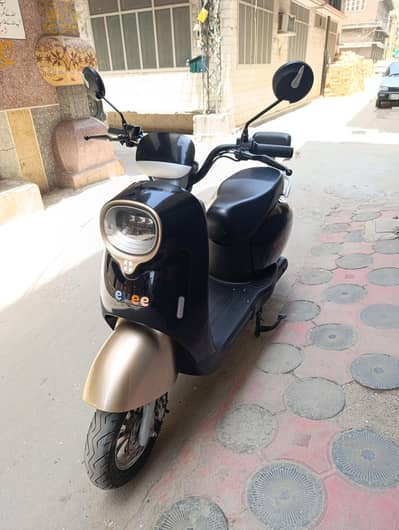 Evee Nisa Scooty