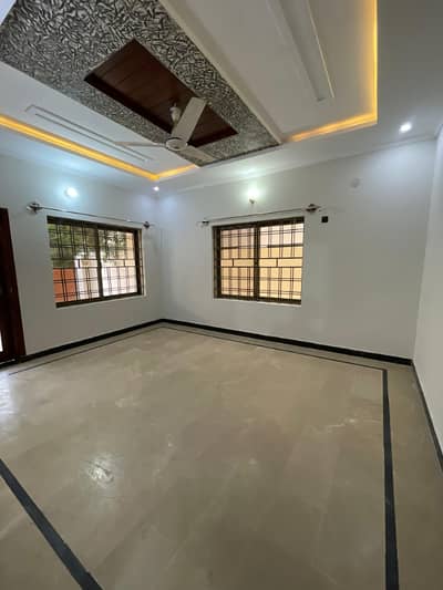1kanal ground portion available for rent