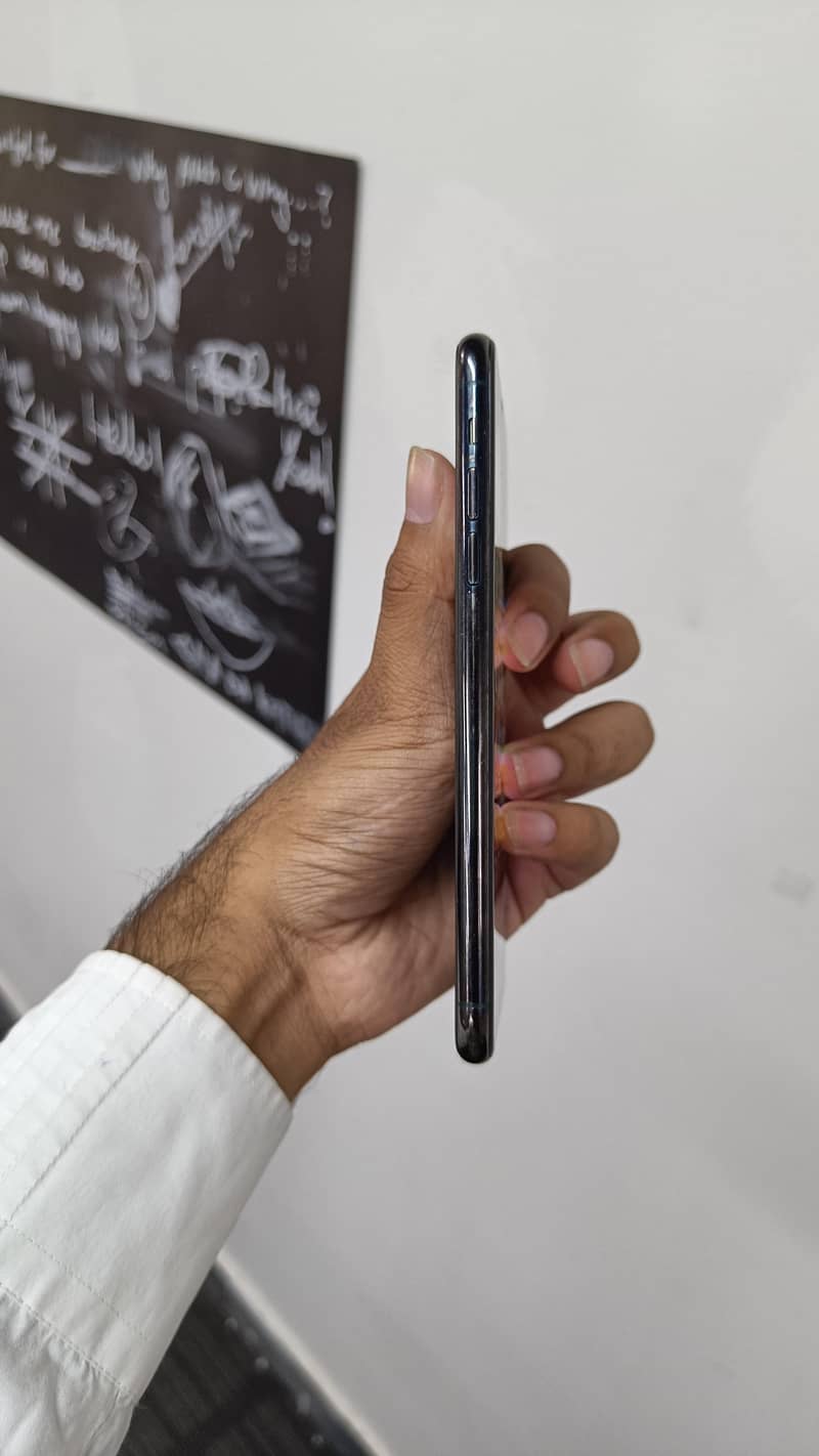 iPhone 11 Pro Max 1