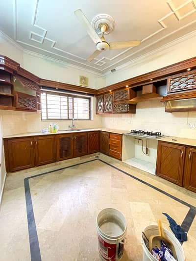 1kanal full house available for rent location E11-2 Islamabad