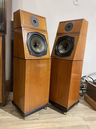 Naim Audio SBL speaker with naim audio NACA5 speaker cable