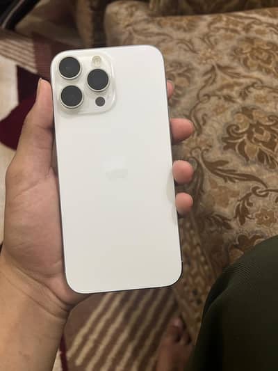 complete box, 89 battery health,  non pta . mint condition