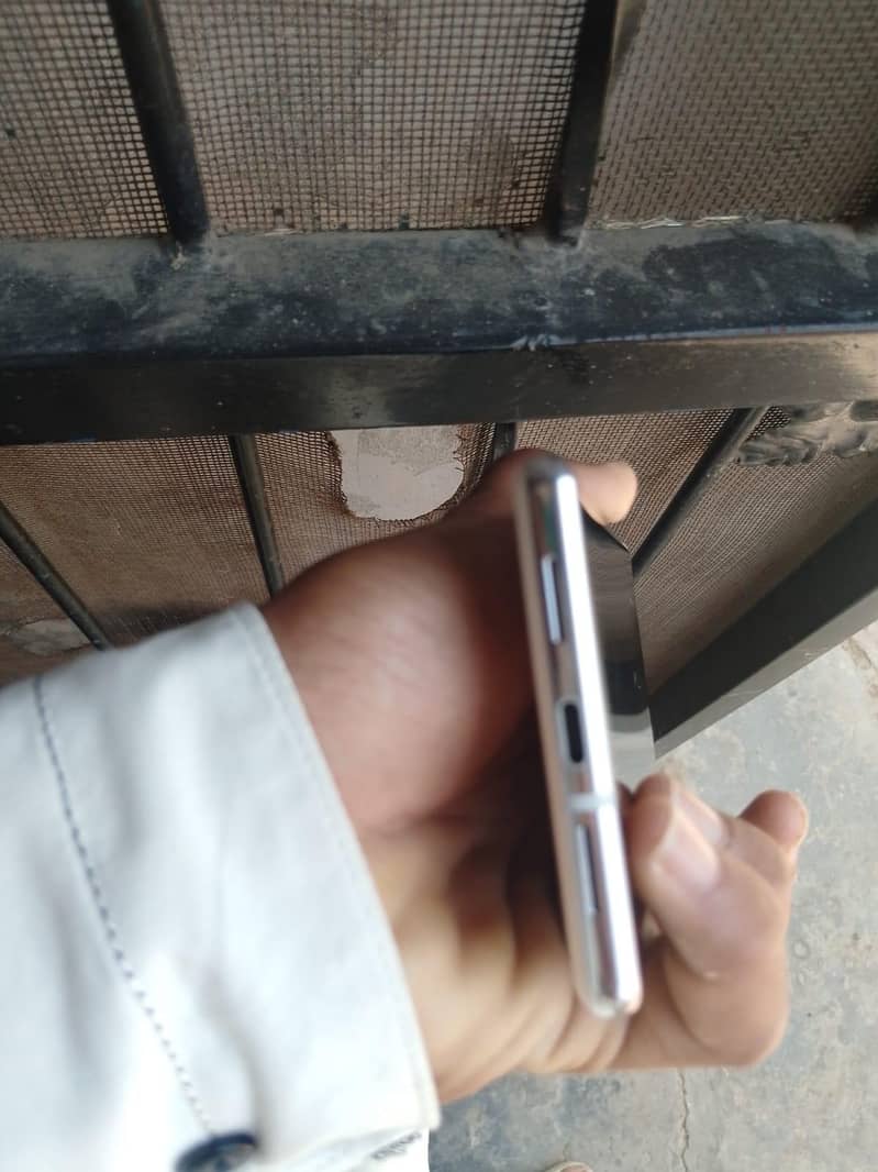 Google pixel 6pero 5
