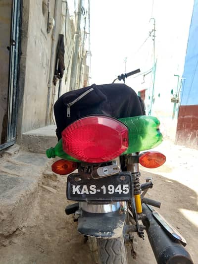 bike ok hn koe Kam NH hn paper pure hn Karachi number hn