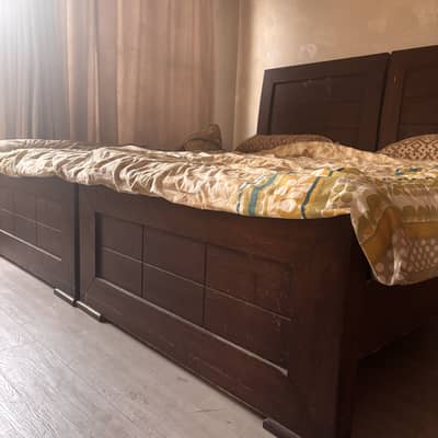 2 Twin Beds