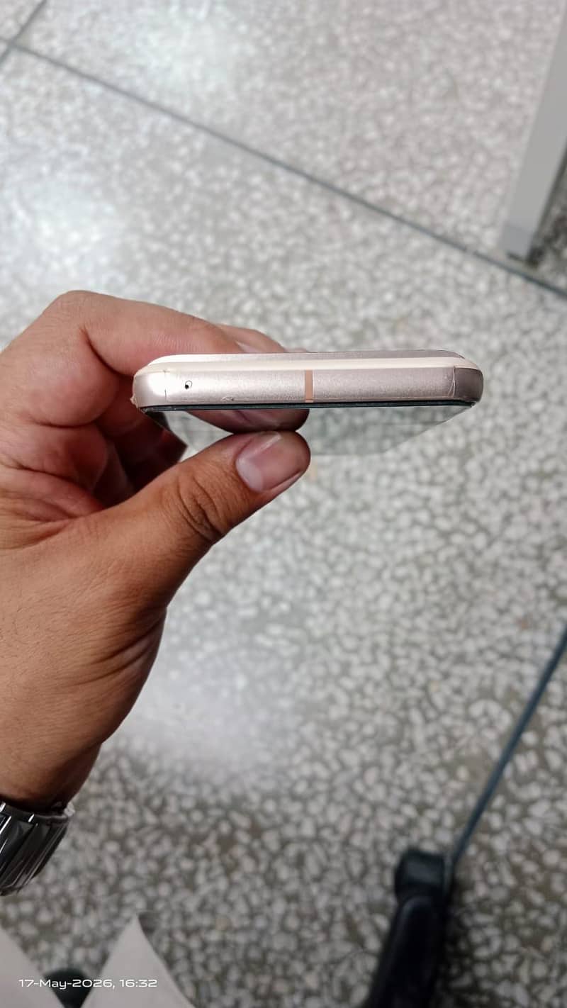Google Pixel 8 4