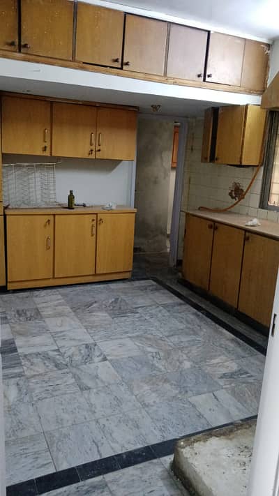 BANK LOAN APPLICABLE!!FLAT FOR SALE 1ST FLOOR 3 BED DD COMPOUND FACING WITH LIFT CROSS VANTILATION AMERICAN KITCHEN, STORE IN MUNIR BRIDGE VIEW JOHAR, MASTER SIZE BEDROOMS WITH ATTACHED BATHS