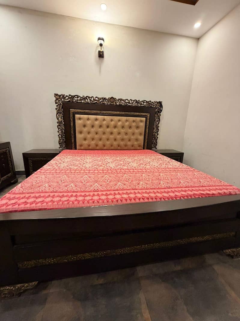 Used Furniture Affordable 3 beds set with side-table & dressing-table 2