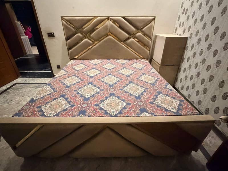 Used Furniture Affordable 3 beds set with side-table & dressing-table 3