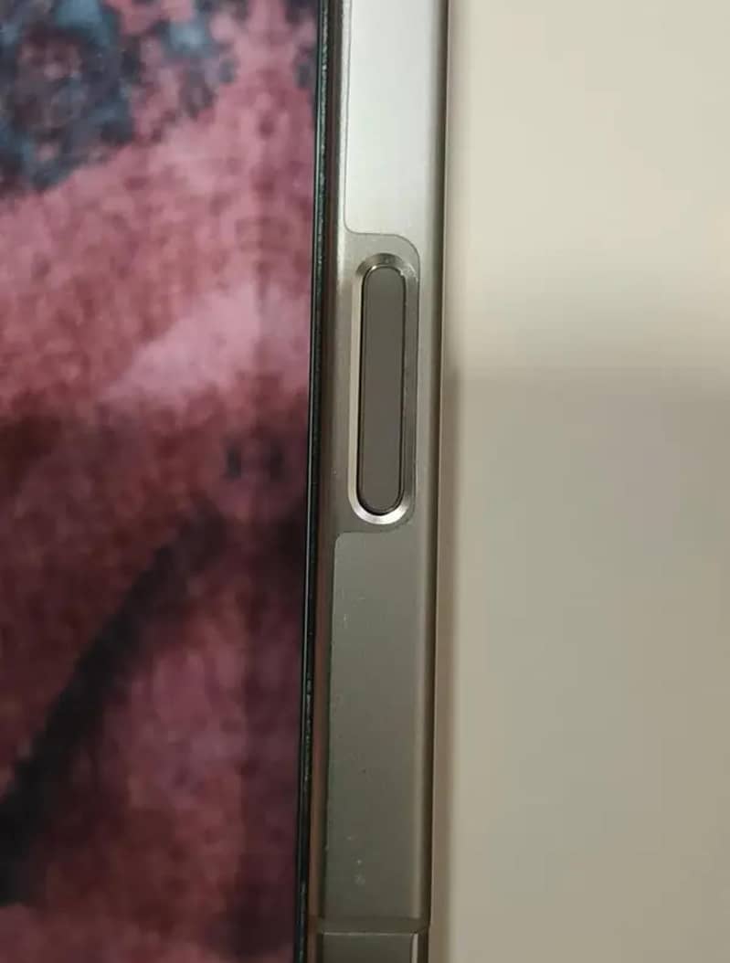 iPhone 16 Pro Max 3