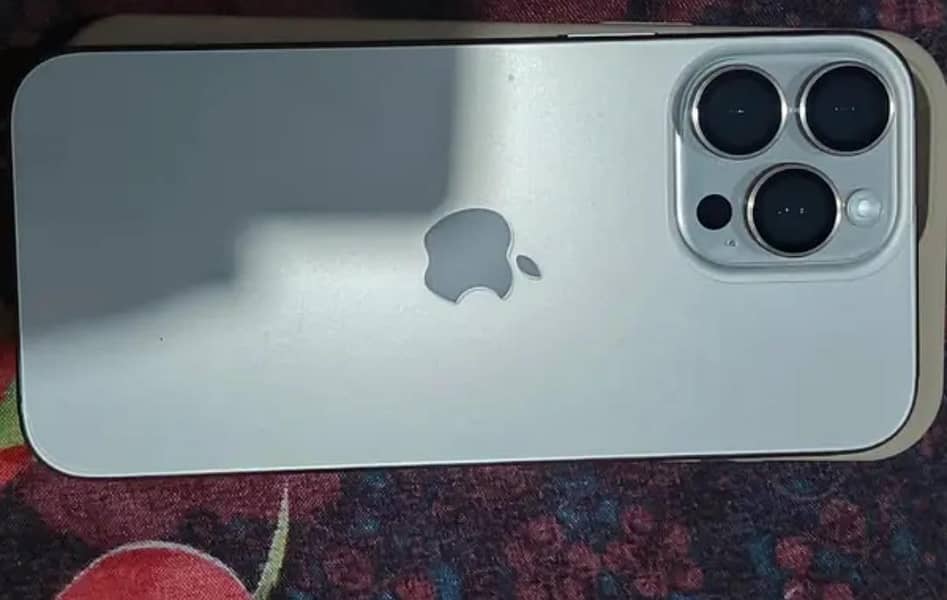iPhone 16 Pro Max 9