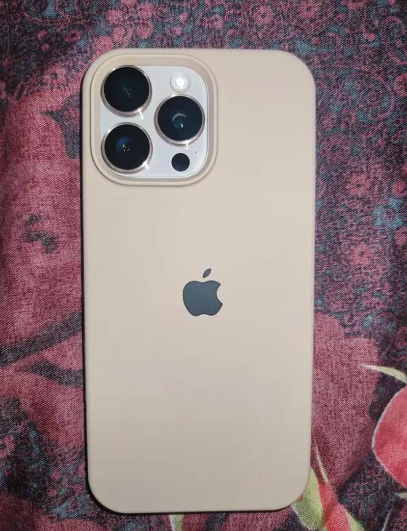 iPhone 16 Pro Max 12