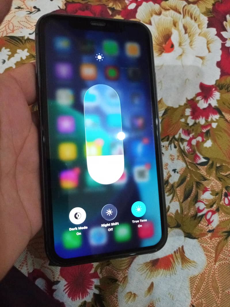 iPhone 11 4