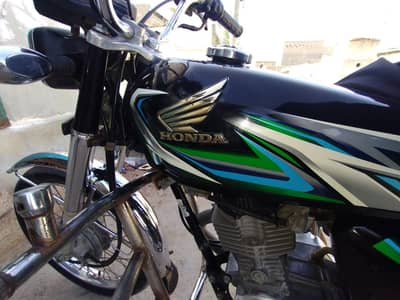 honda 125 black  arjant sell koi kam nahi h 03132454500 pelz sirf what