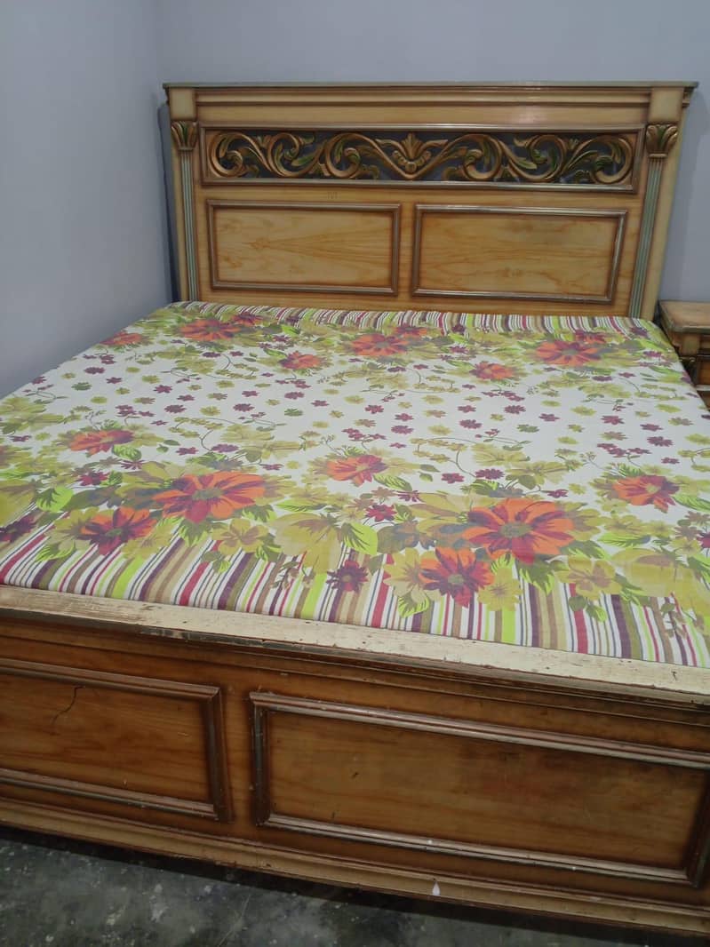 king size bed 0
