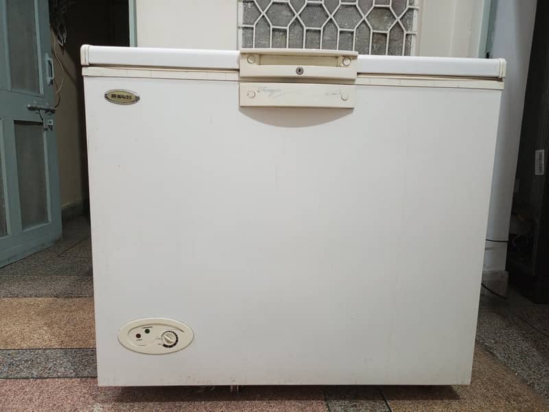 Waves deep freezer 0