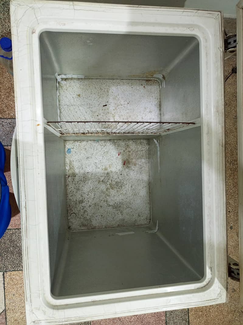 Waves deep freezer 6