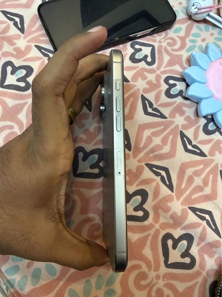 iPhone 16 pro max 1
