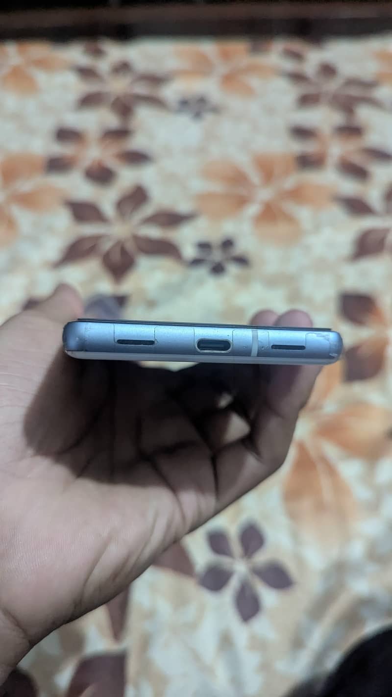 Google pixel 7a 5