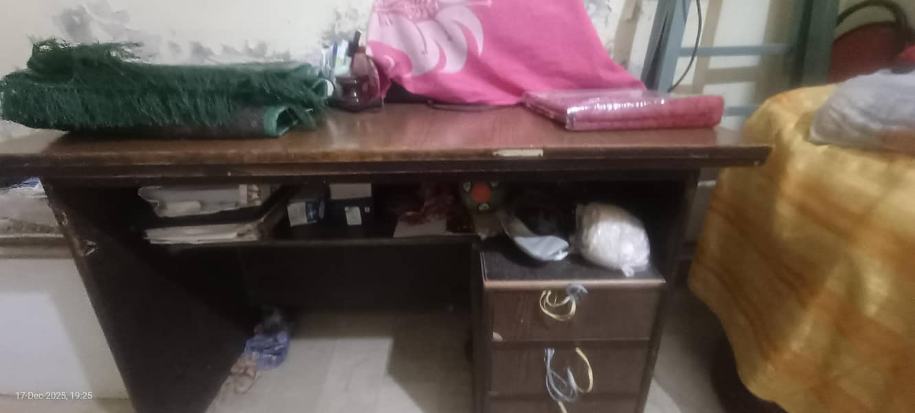 study table 0