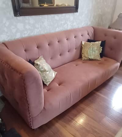 4-seater low heighted sofa